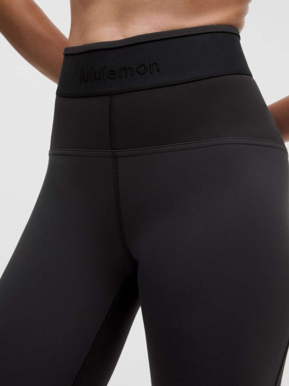 EUC  Lululemon License to Train High-Rise Tight 25" *Logo. Color Black. Size 8